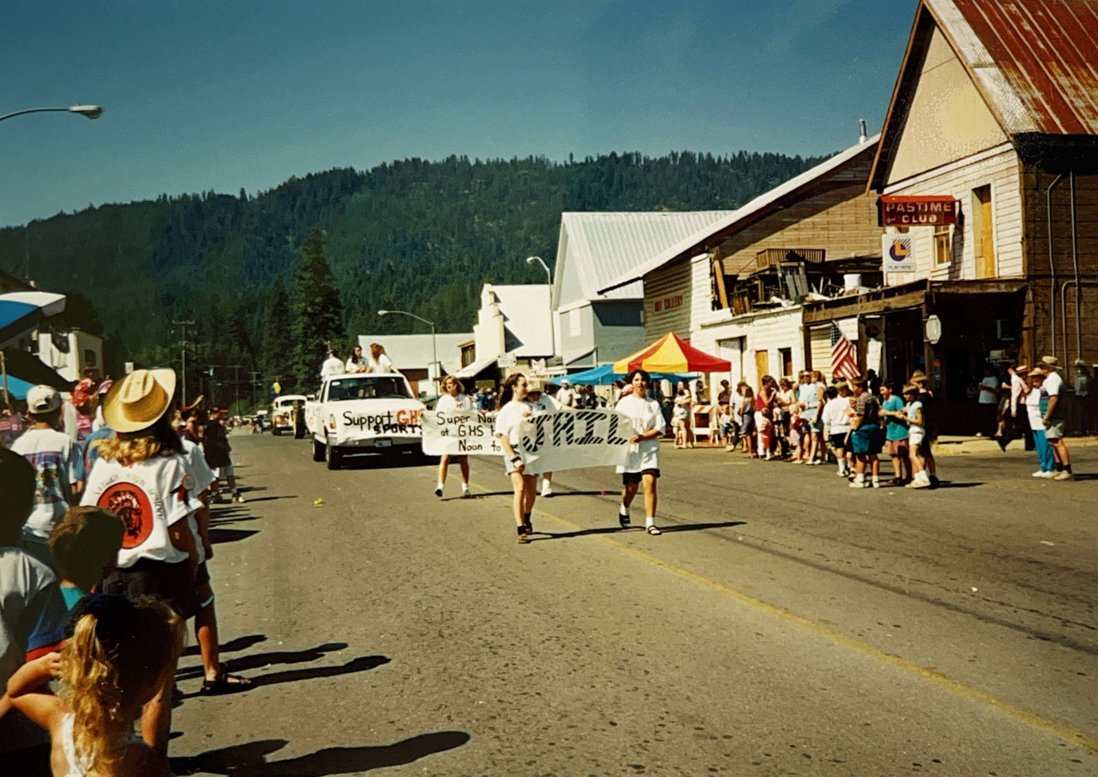 Gold Diggers parade in the 1990s